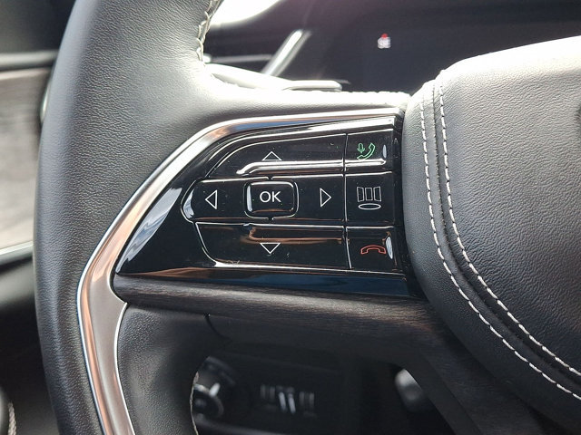 Used 2021 Jeep Grand Cherokee L Overland w/ Luxury Tech Group IV AWD/4WD image 17