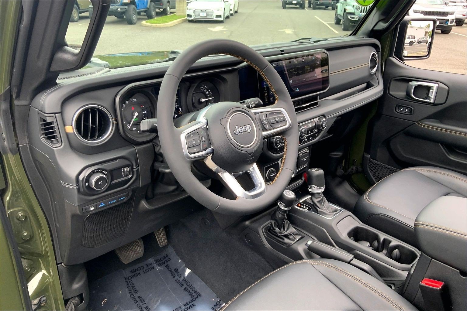 Certified 2024 Jeep Wrangler Unlimited Sahara w/ Technology Group AWD/4WD image 17