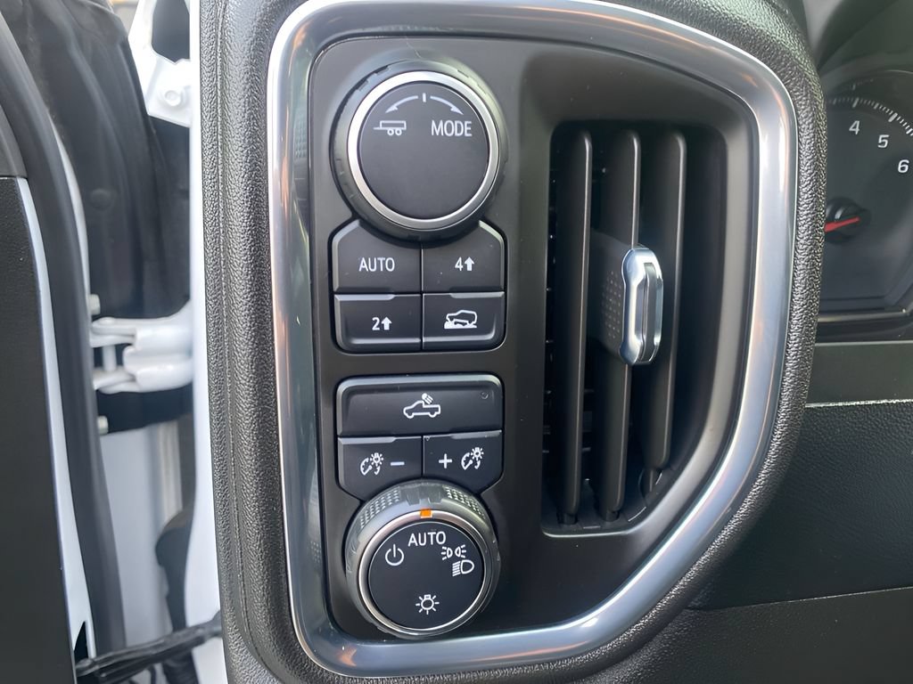 Used 2022 Chevrolet Silverado 1500 LT AWD/4WD image 26