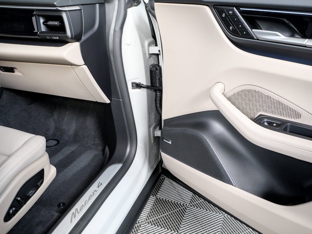 New 2026 Porsche Macan 4 Electric image 21