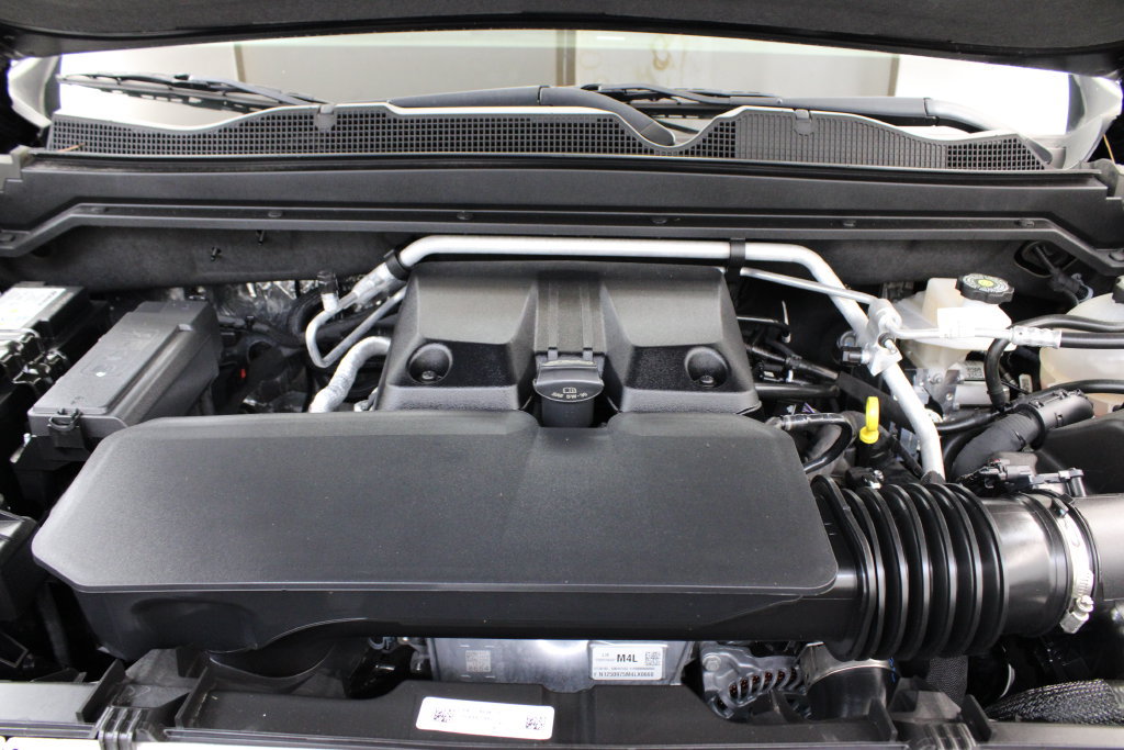 Used 2025 Chevrolet Colorado ZR2 w/ Technology Package AWD/4WD image 34
