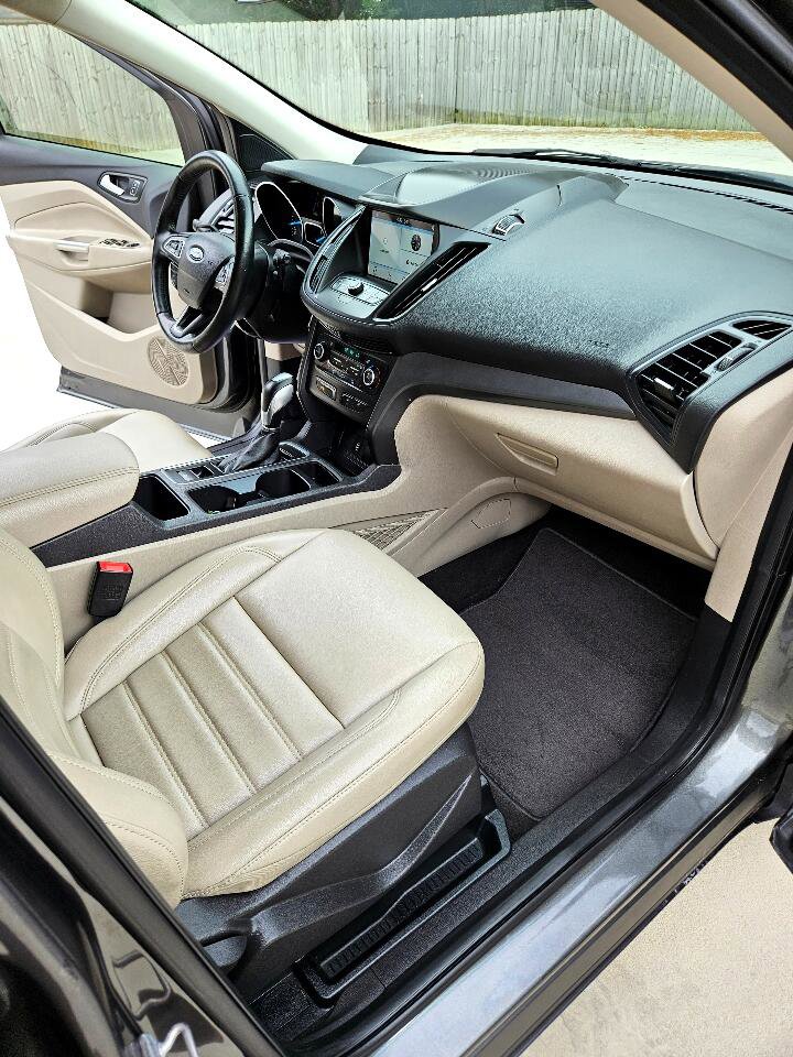 Used 2019 Ford Escape SEL image 13