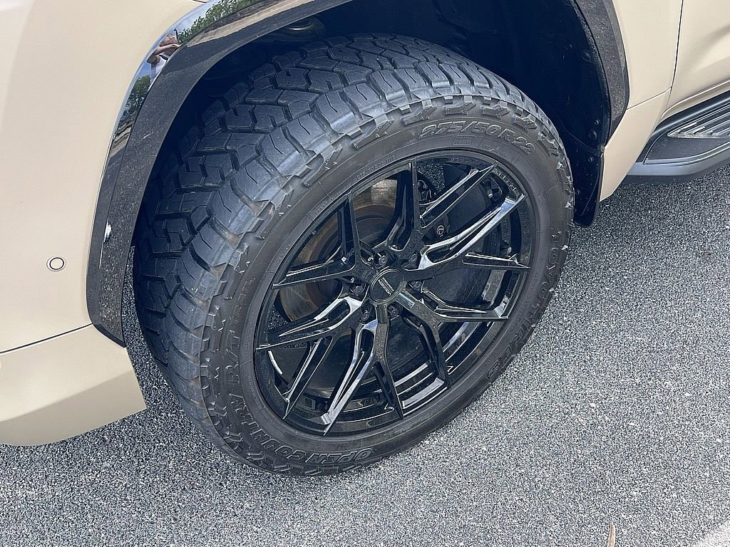 Certified 2025 Lexus LX 700h Overtrail w/ Accessory Package (Z1) image 9