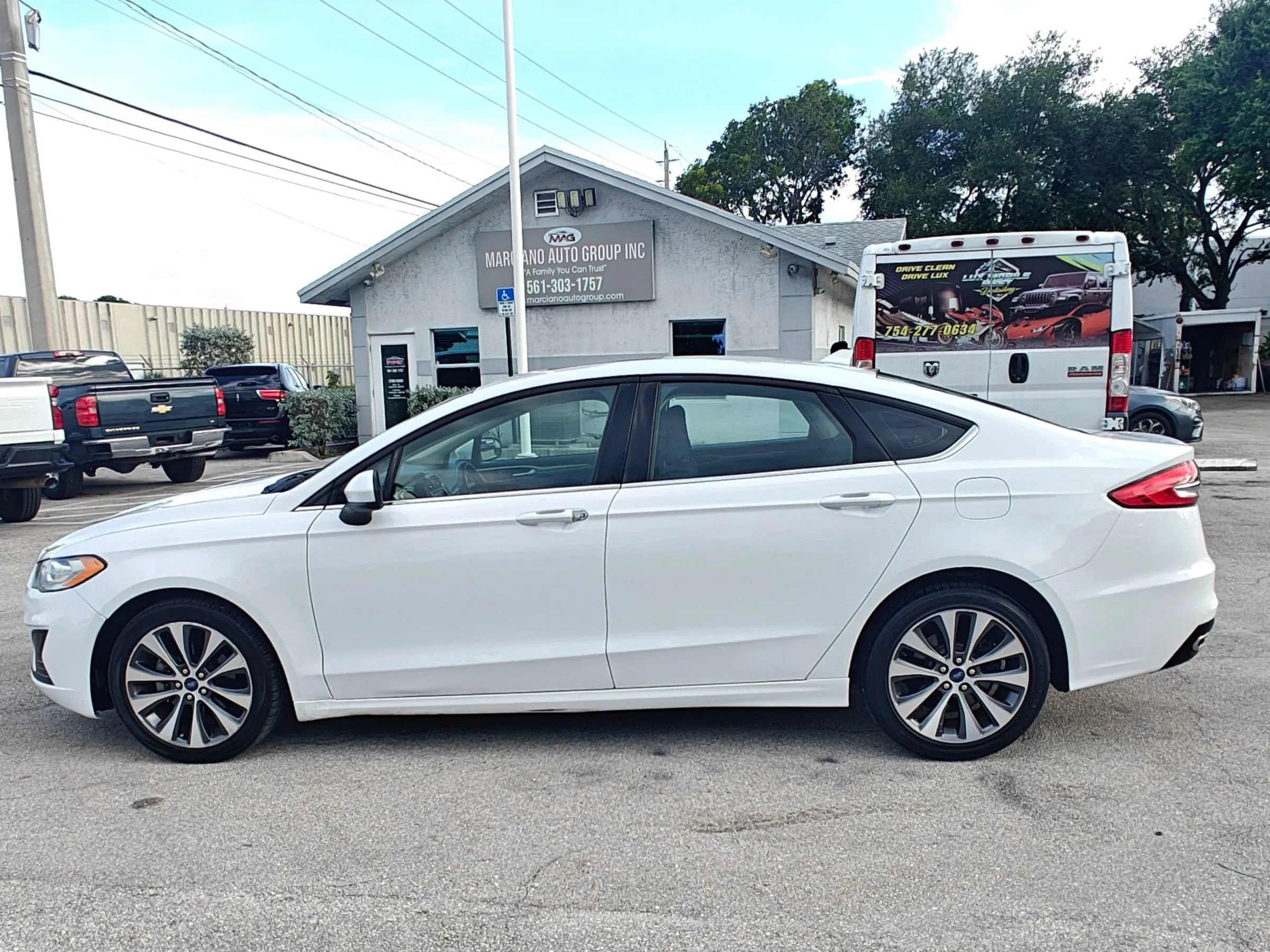 Used 2020 Ford Fusion SE AWD/4WD image 4