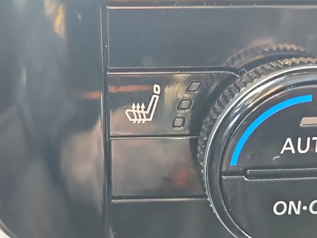 Used 2021 Nissan Rogue SV w/ Premium Package image 23