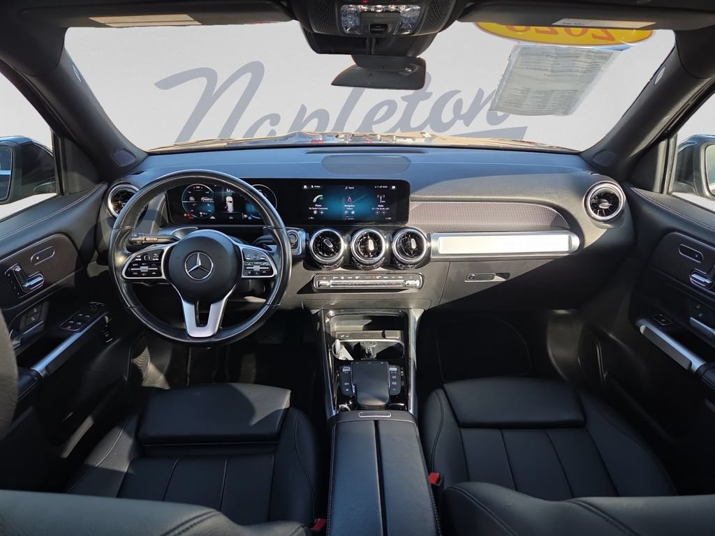 Used 2023 Mercedes-Benz GLB 250 4MATIC w/ Premium Package image 17