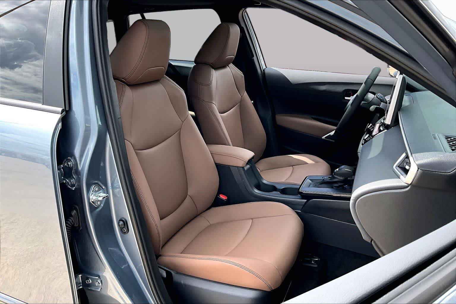 Used 2026 Toyota Corolla Cross XLE w/ Convenience Package FWD image 9
