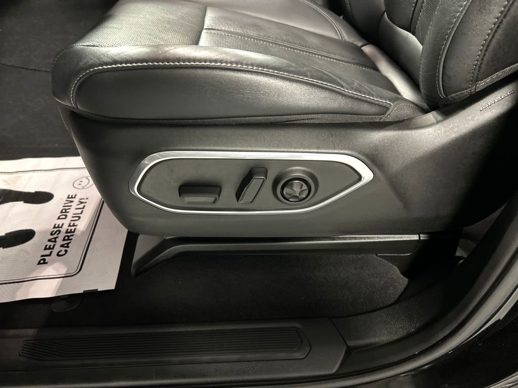 Used 2023 Jeep Wagoneer L Series III w/ Premium Group I image 13