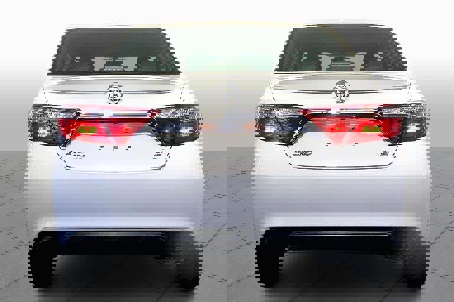 Used 2017 Toyota Camry SE w/ Moonroof Package image 5