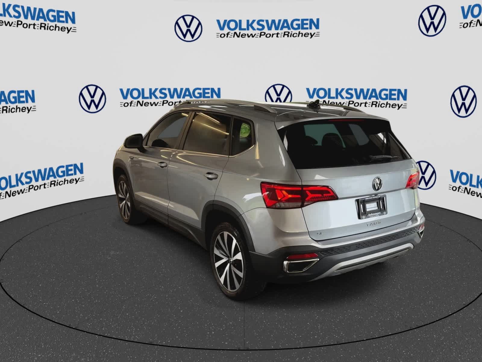 Used 2022 Volkswagen Taos SE FWD image 6