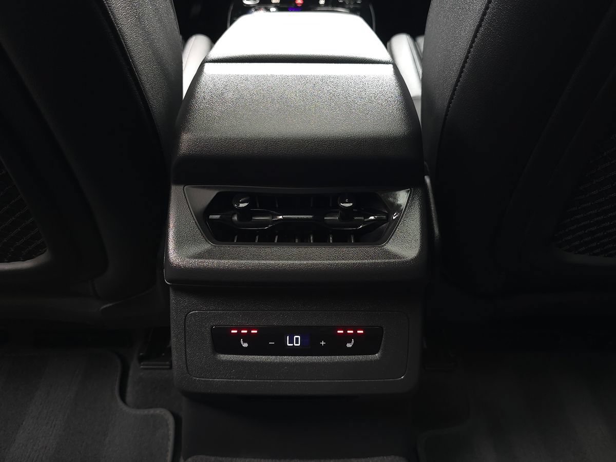 Used 2025 Audi Q6 e-tron Premium Plus w/ Premium Plus AWD/4WD image 18