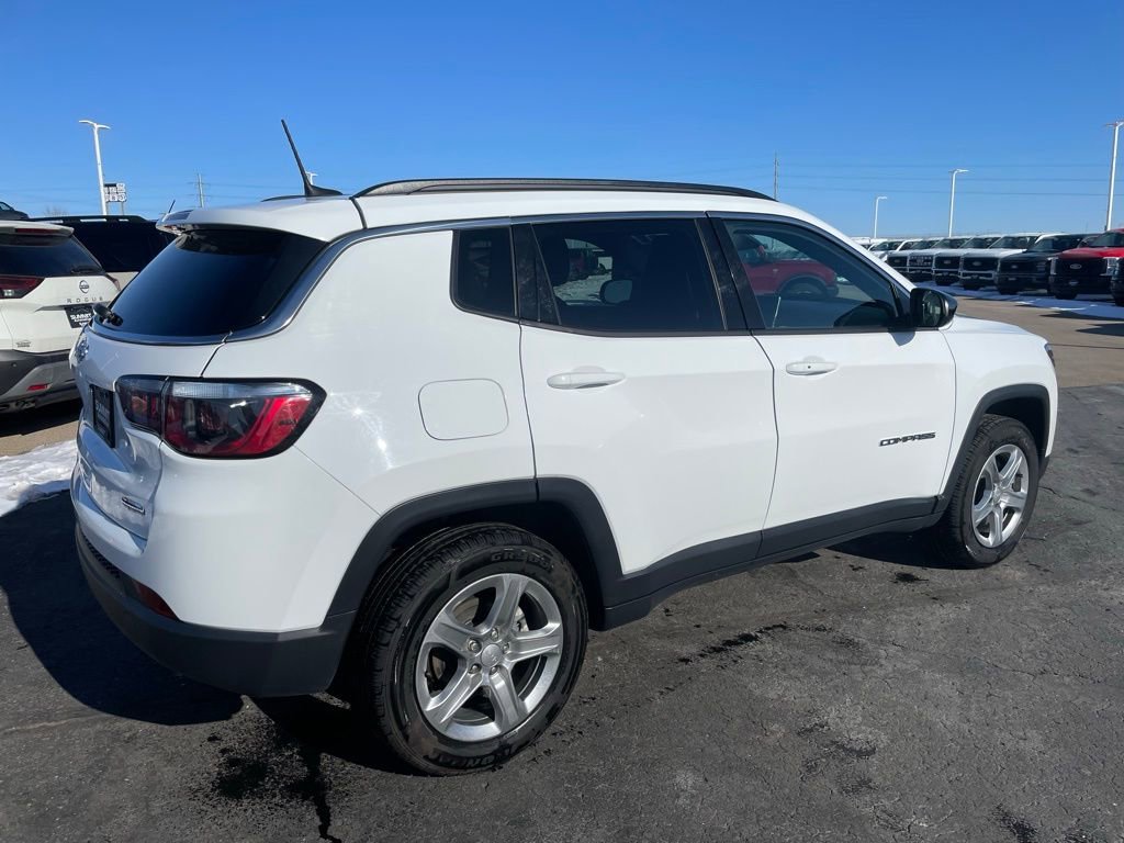Used 2024 Jeep Compass Latitude image 4