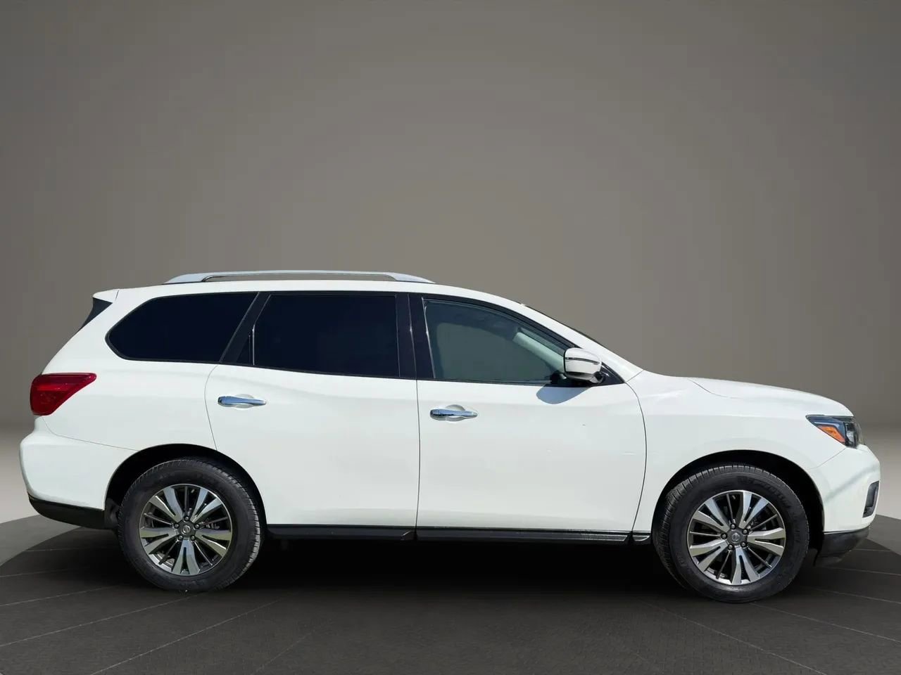 Used 2019 Nissan Pathfinder SV FWD image 6