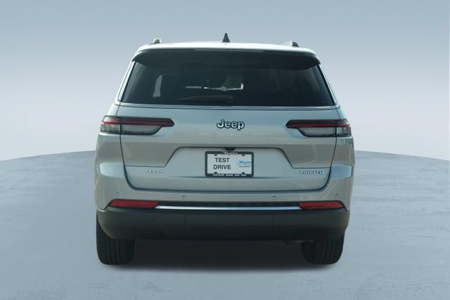 Used 2023 Jeep Grand Cherokee L Limited AWD/4WD image 8