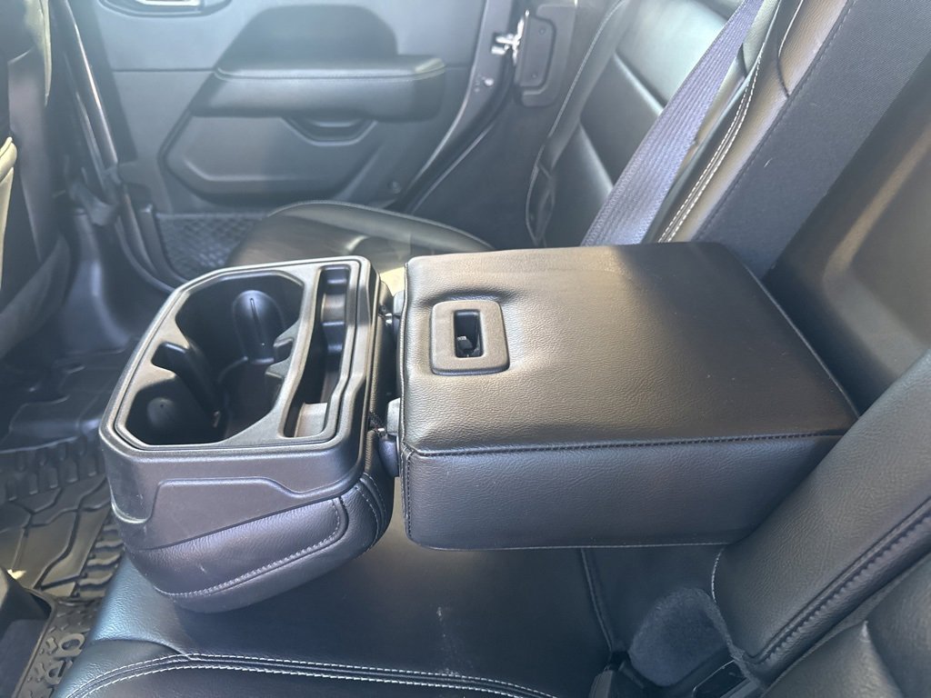 Used 2018 Jeep Wrangler Unlimited Sahara image 34