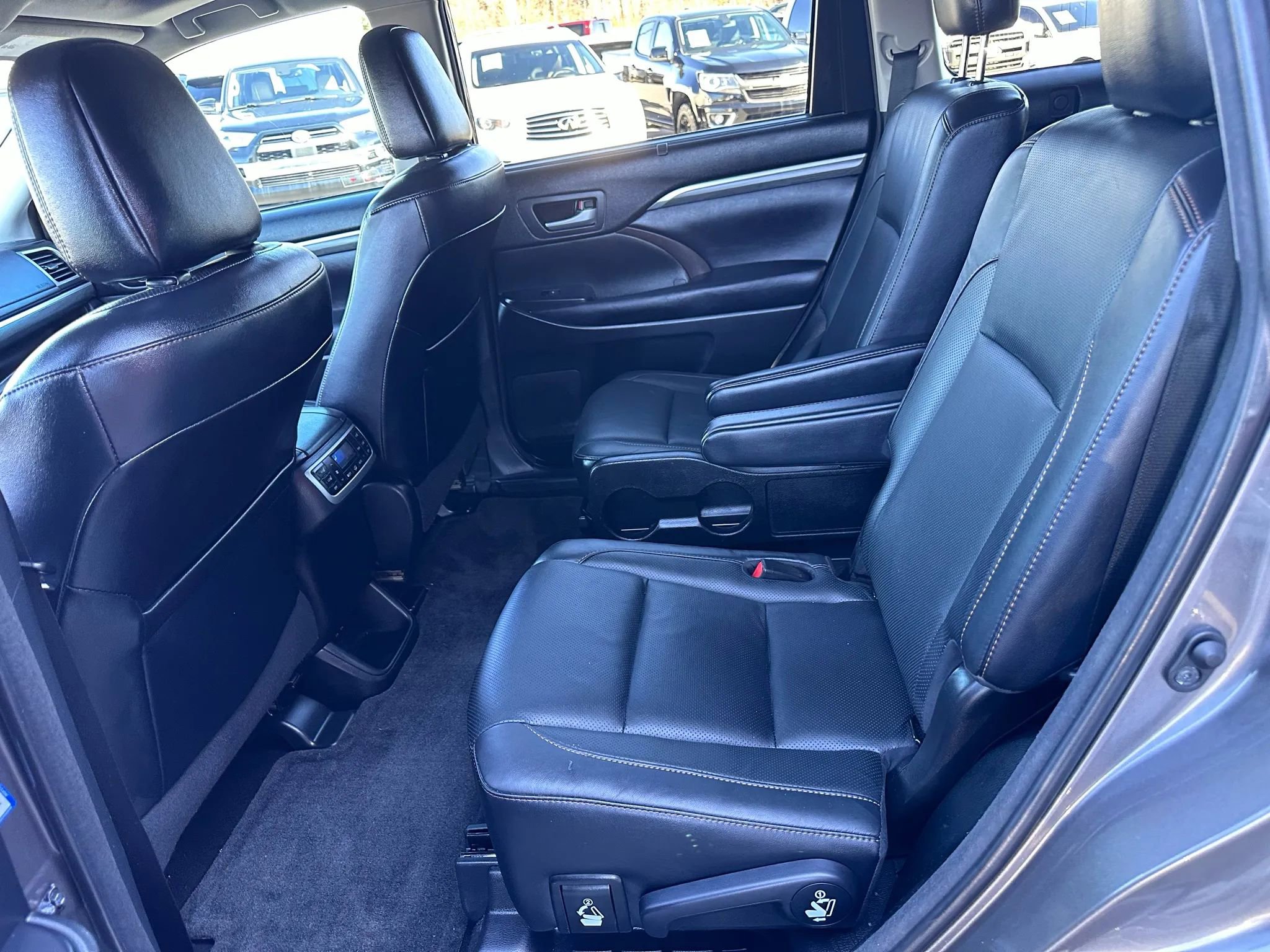Used 2018 Toyota Highlander Limited Platinum image 10