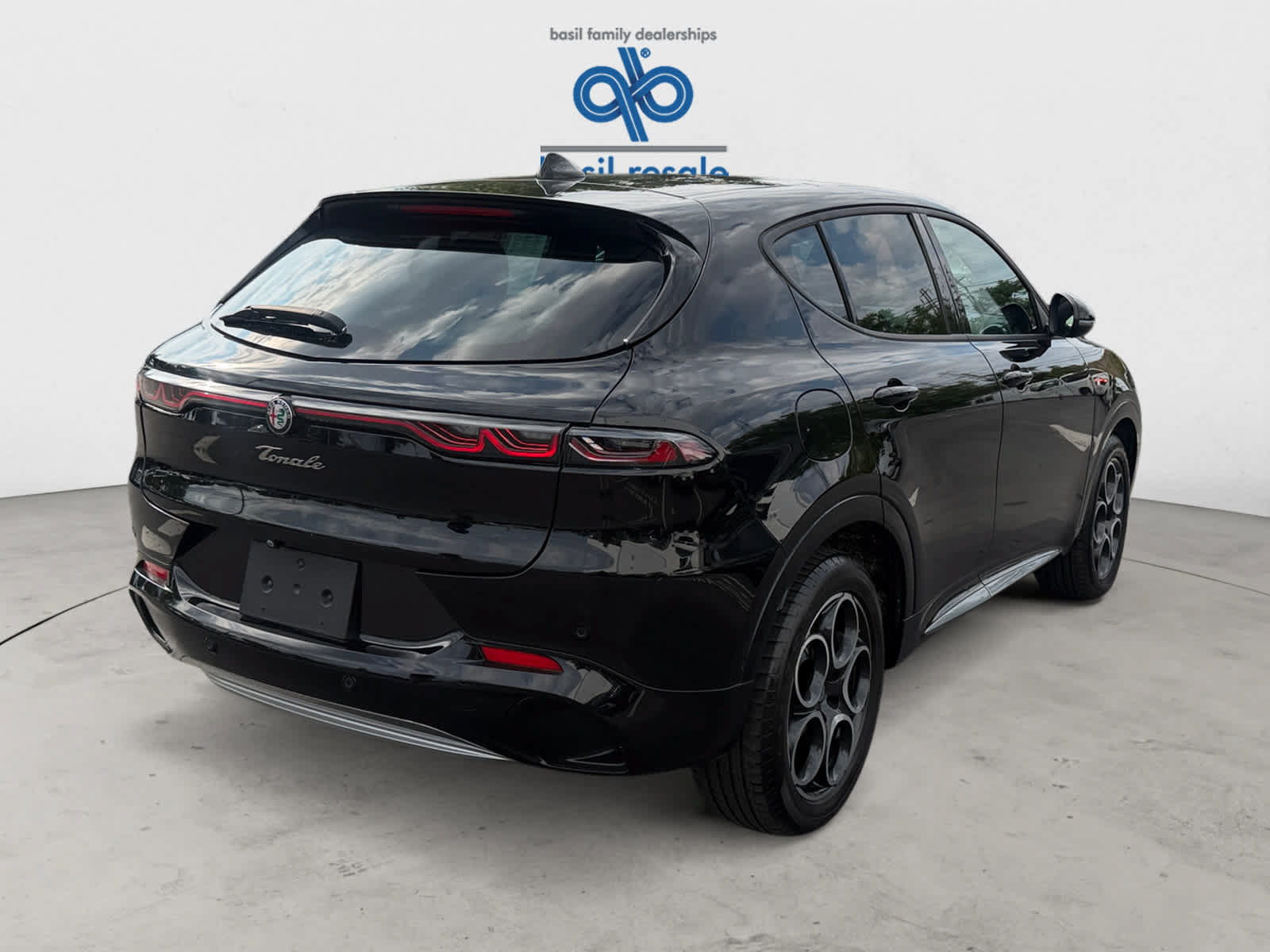 Used 2024 Alfa Romeo Tonale Ti w/ Premium Interior Package AWD/4WD image 7