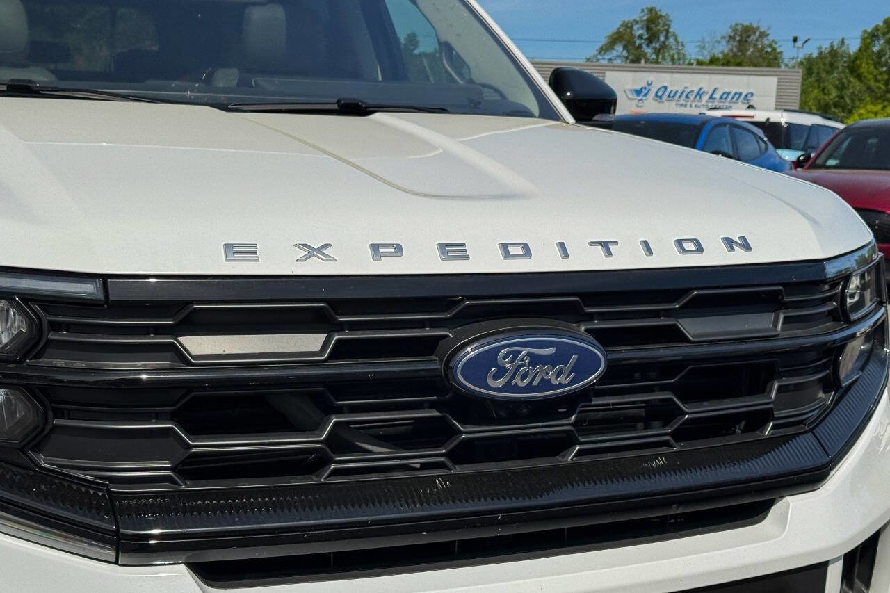 Used 2025 Ford Expedition Active AWD/4WD image 9