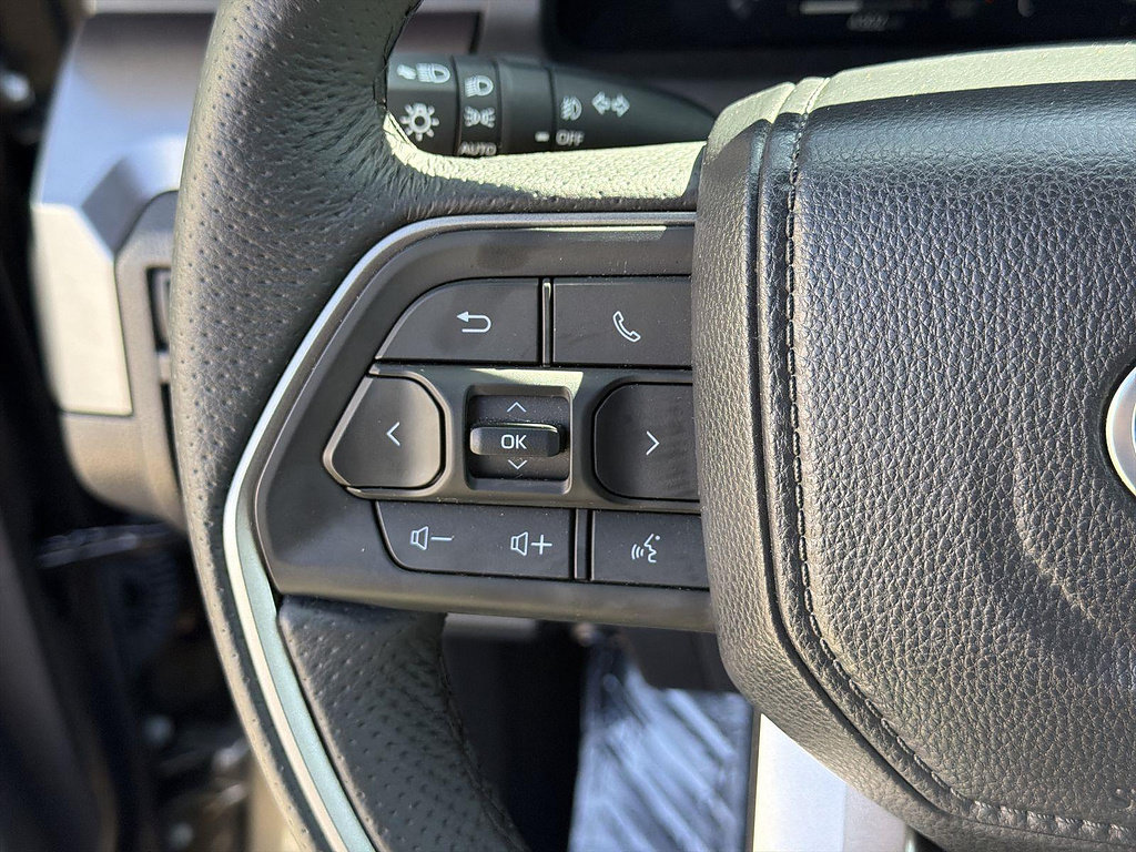 Used 2025 Toyota Tacoma TRD Off-Road AWD/4WD image 34