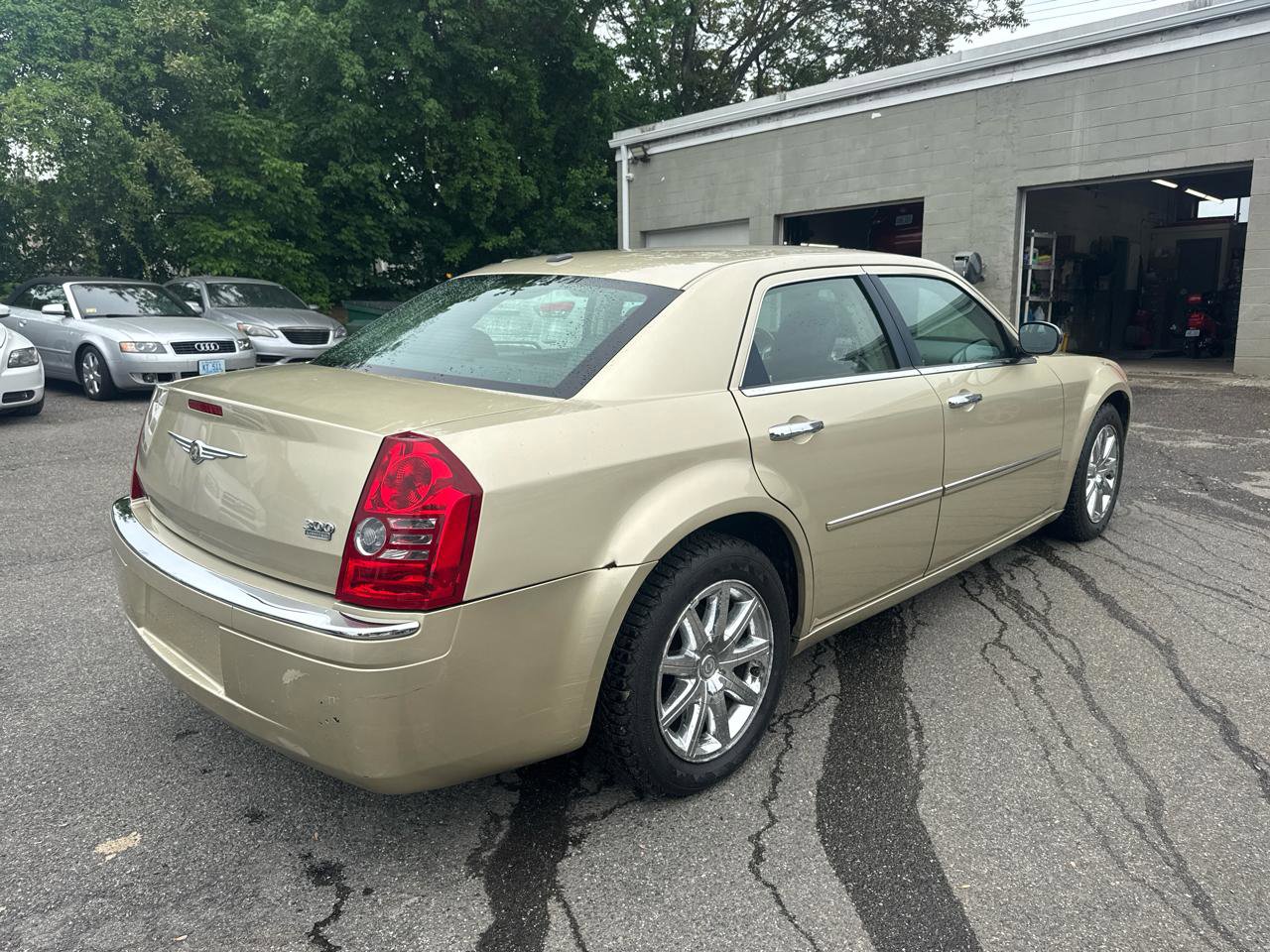 Used 2010 Chrysler 300 Limited RWD image 7