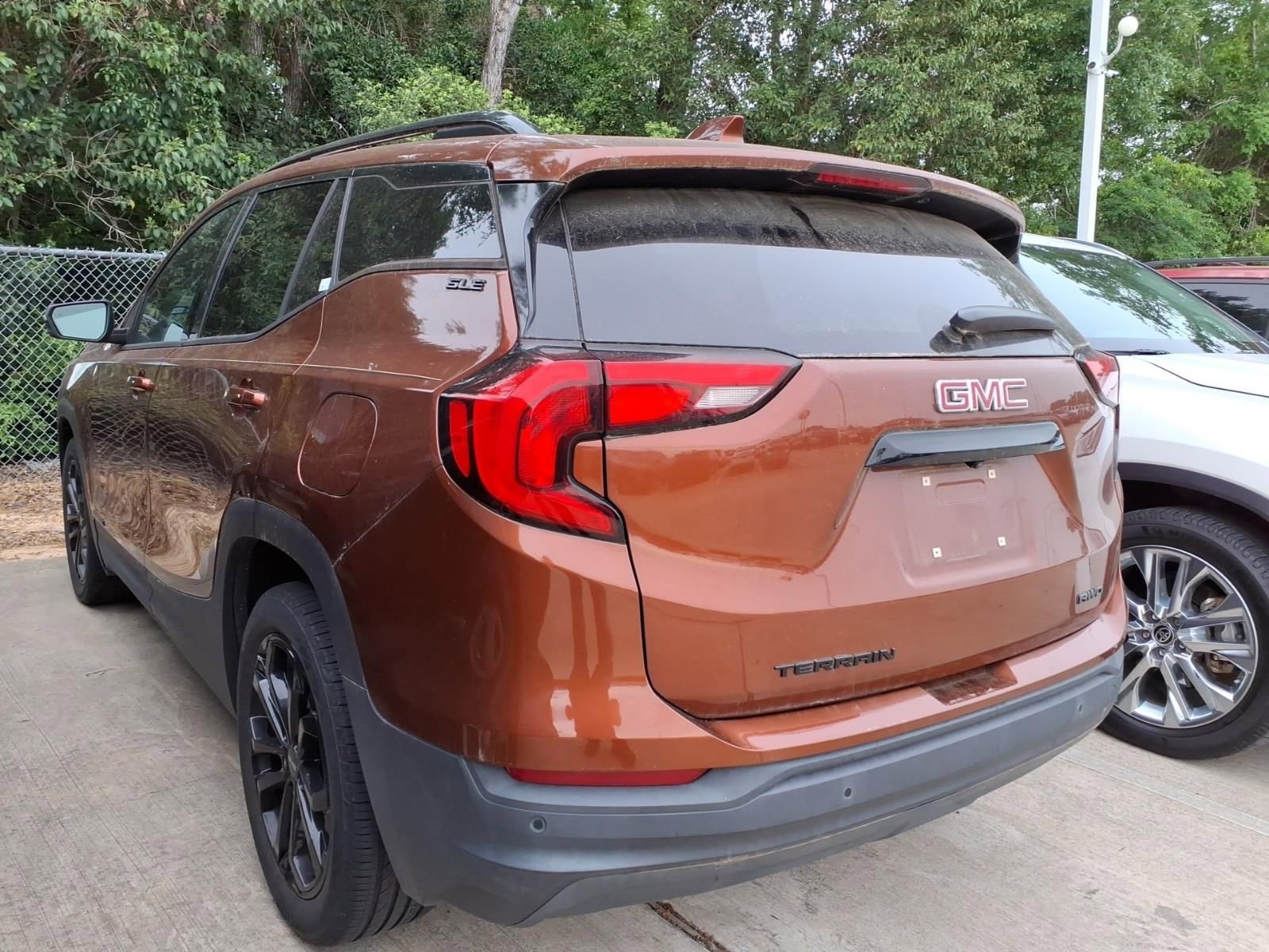 Used 2019 GMC Terrain SLE w/ Driver Convenience Package image 2