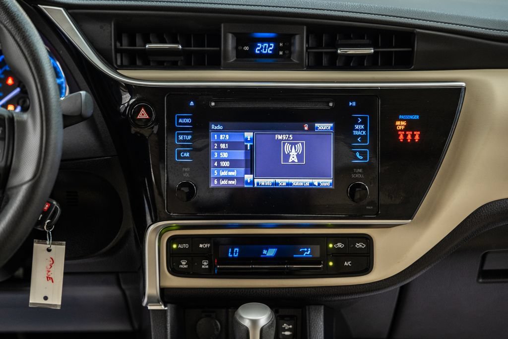 Used 2019 Toyota Corolla LE FWD image 19