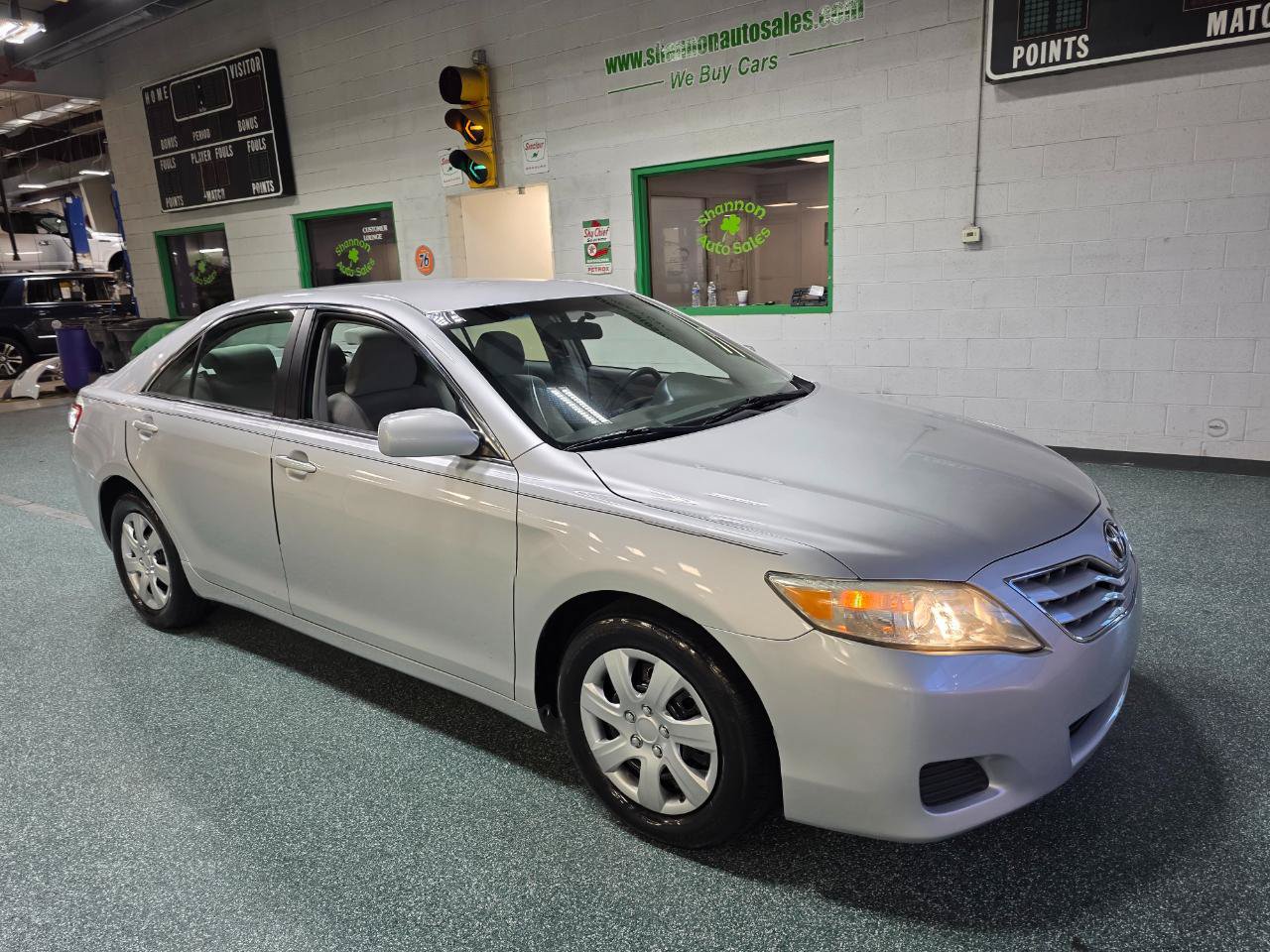 Used 2011 Toyota Camry LE FWD image 4
