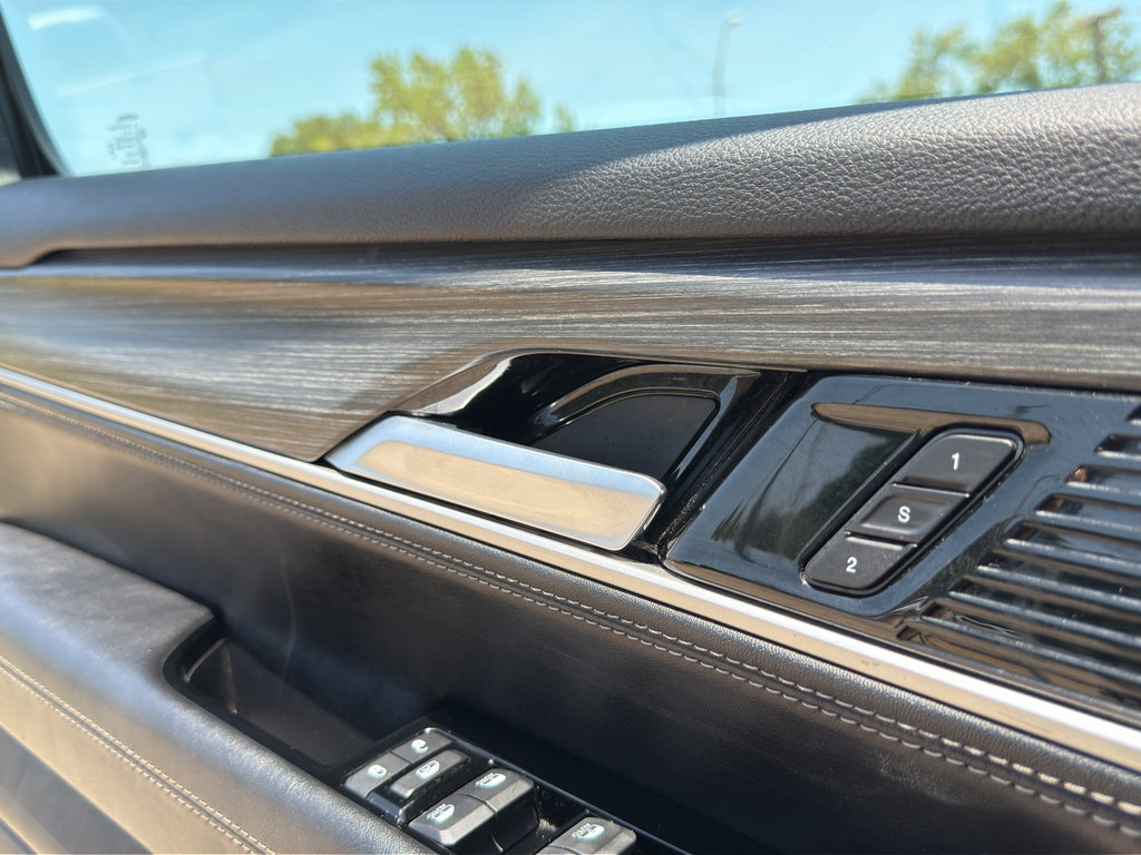 Used 2024 Jeep Wagoneer L Series II w/ Flexible Seating Group RWD image 39