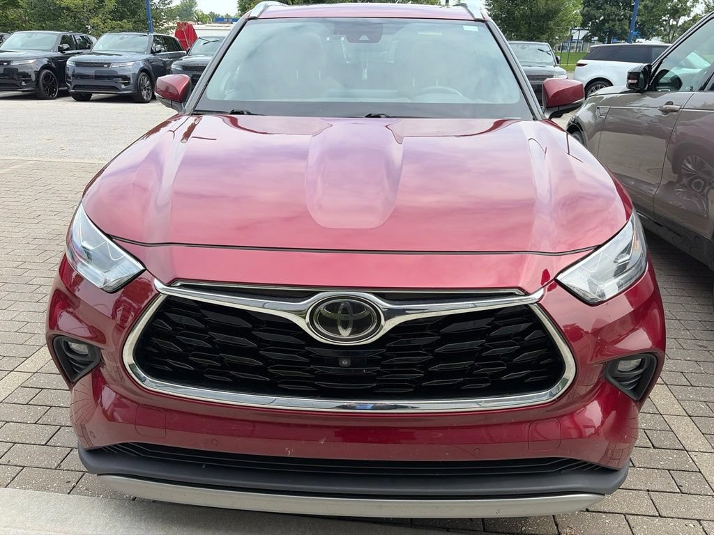 Used 2020 Toyota Highlander Platinum AWD/4WD image 2