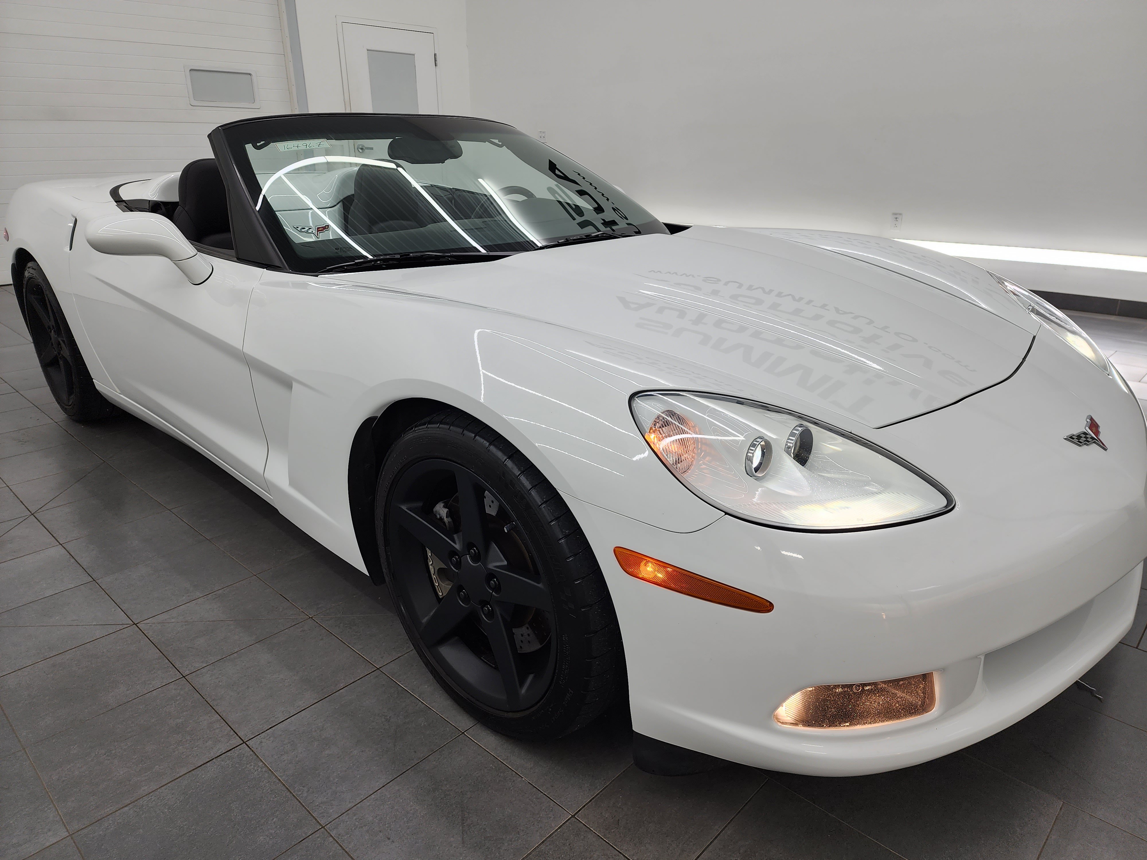 Used 2005 Chevrolet Corvette Convertible w/ Preferred Equipment Group RWD image 2