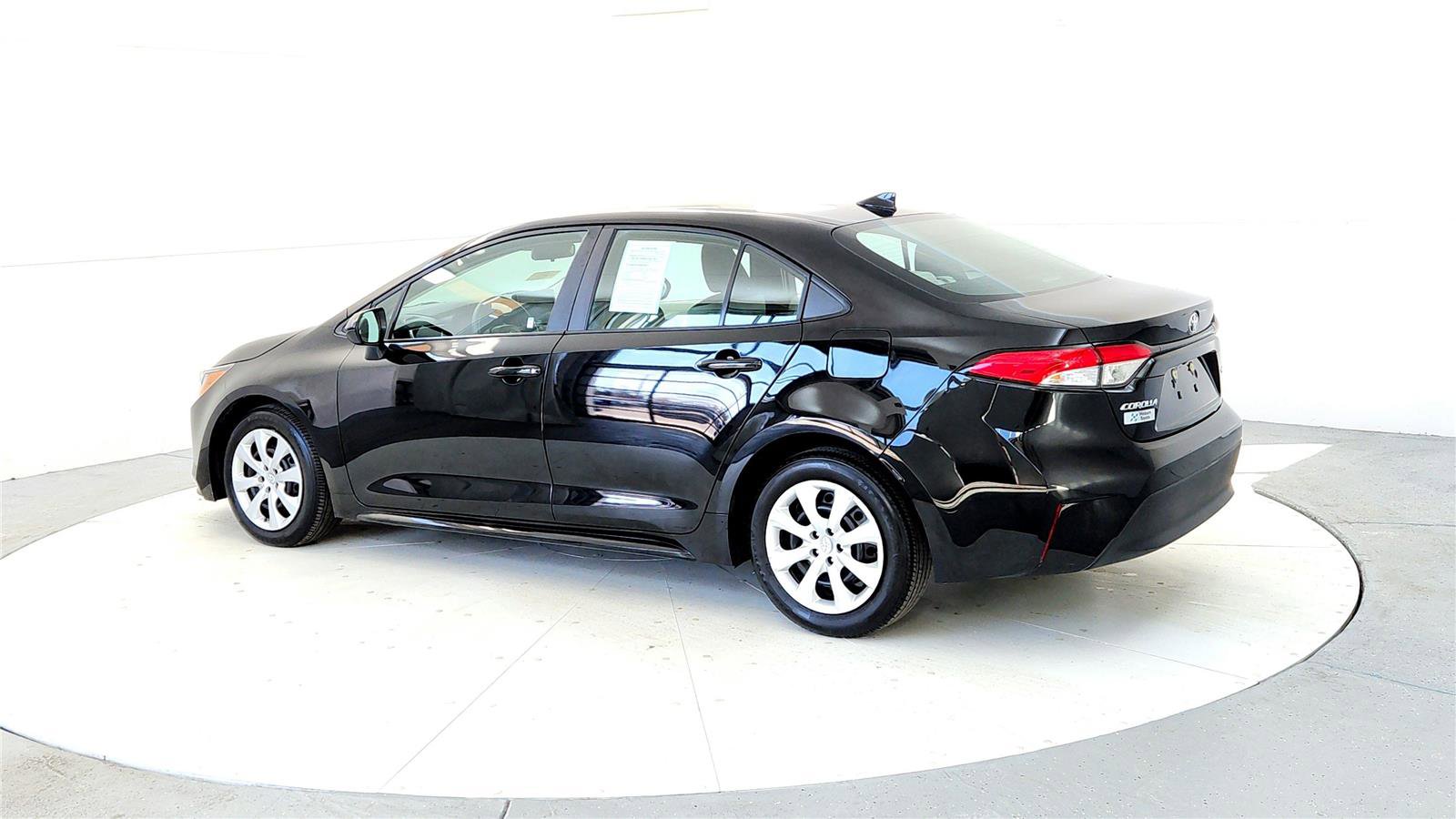 Used 2023 Toyota Corolla LE image 4