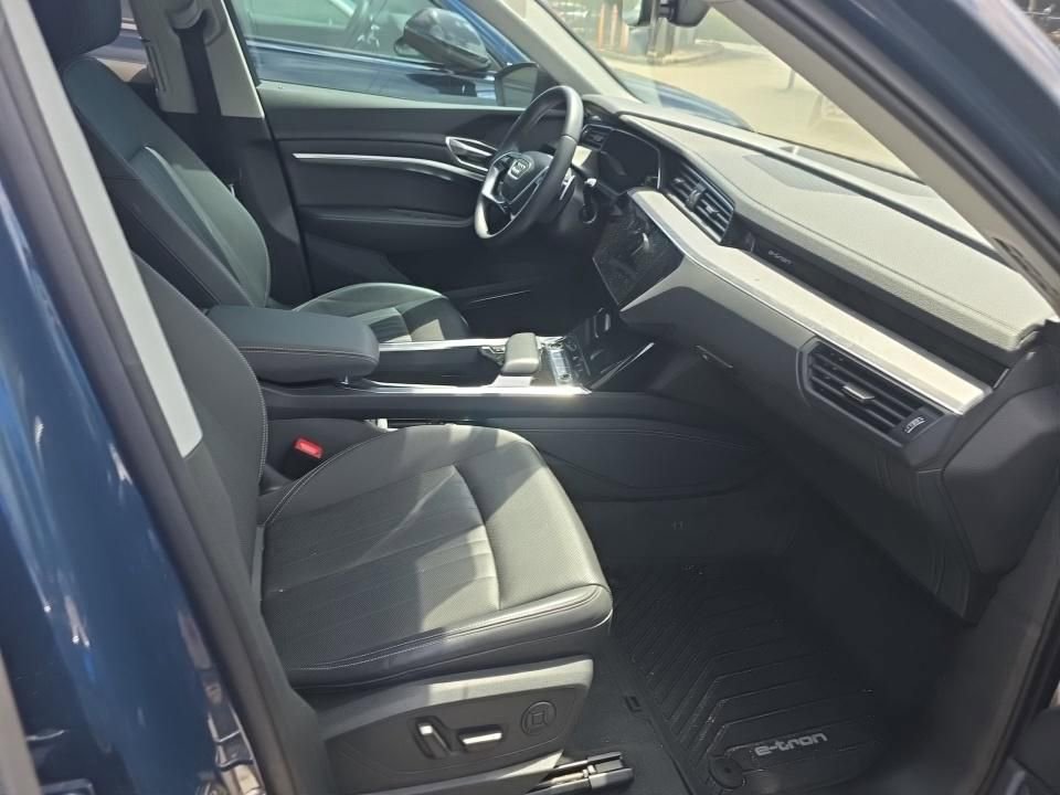 Used 2024 Audi Q8 e-tron Premium Plus w/ Premium Plus Package image 13