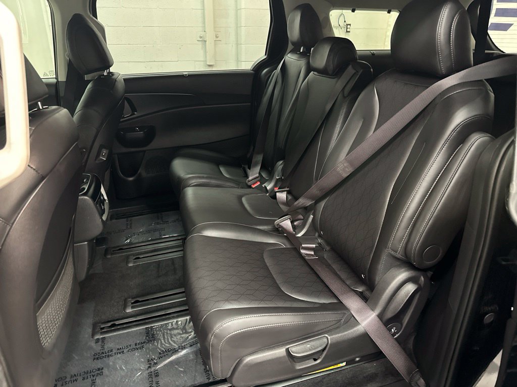 Used 2026 Kia Carnival SX w/ SX Dark Edition Package FWD image 21