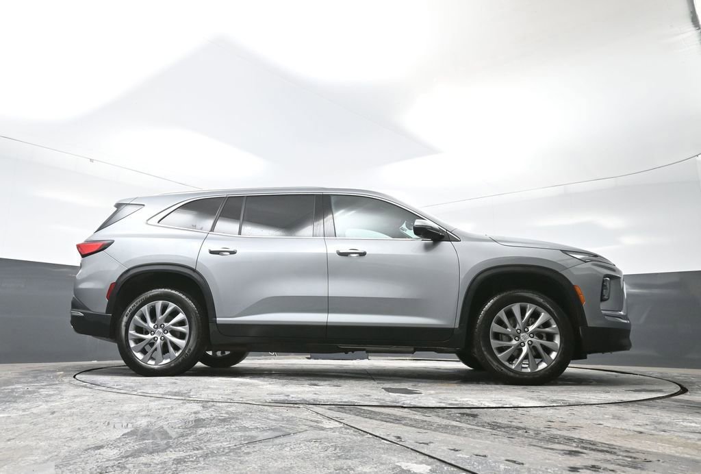Used 2025 Buick Enclave Preferred w/ Power Package image 56