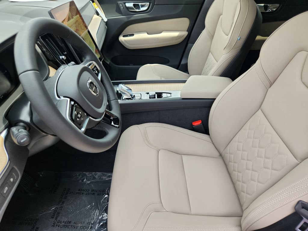 New 2026 Volvo XC60 T8 Plus w/ Climate Package PRO AWD/4WD image 4