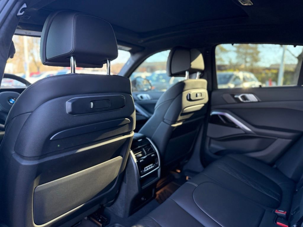 Used 2024 BMW X6 xDrive40i w/ Executive Package image 17