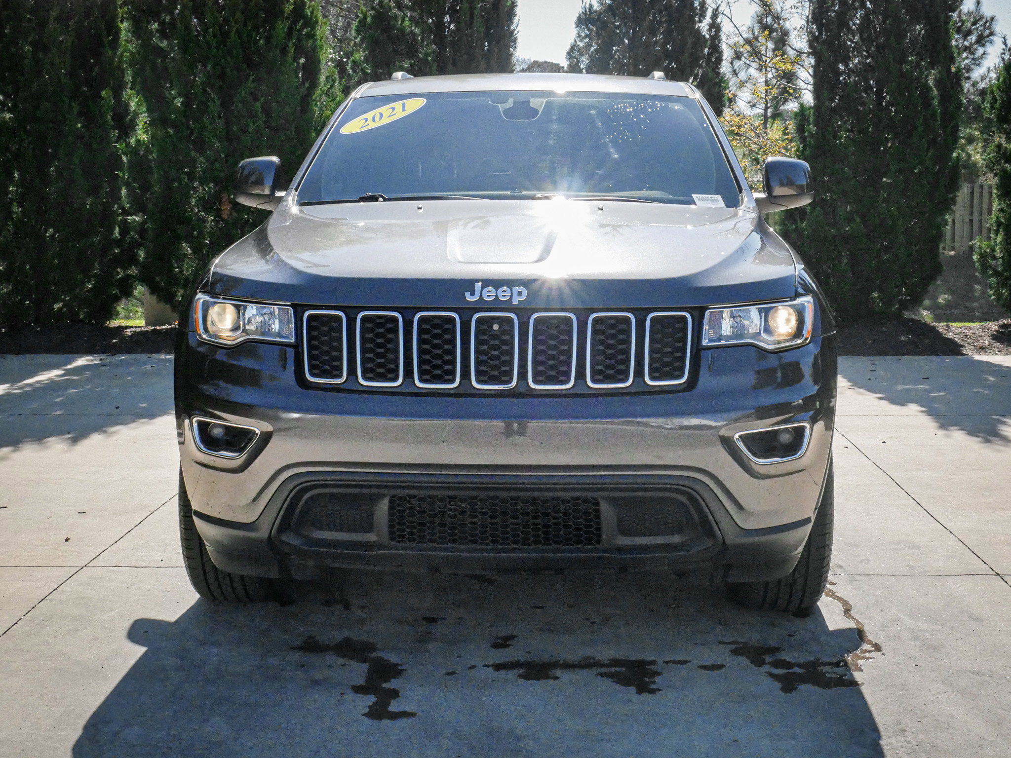 Used 2021 Jeep Grand Cherokee Laredo RWD image 3