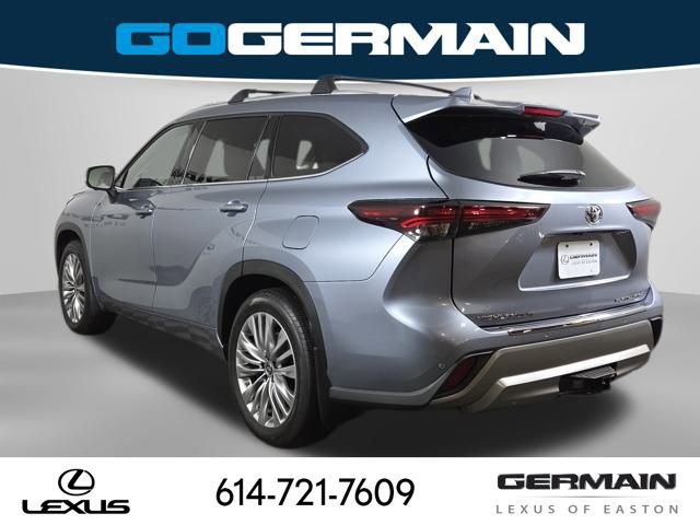 Used 2024 Toyota Highlander Platinum image 11