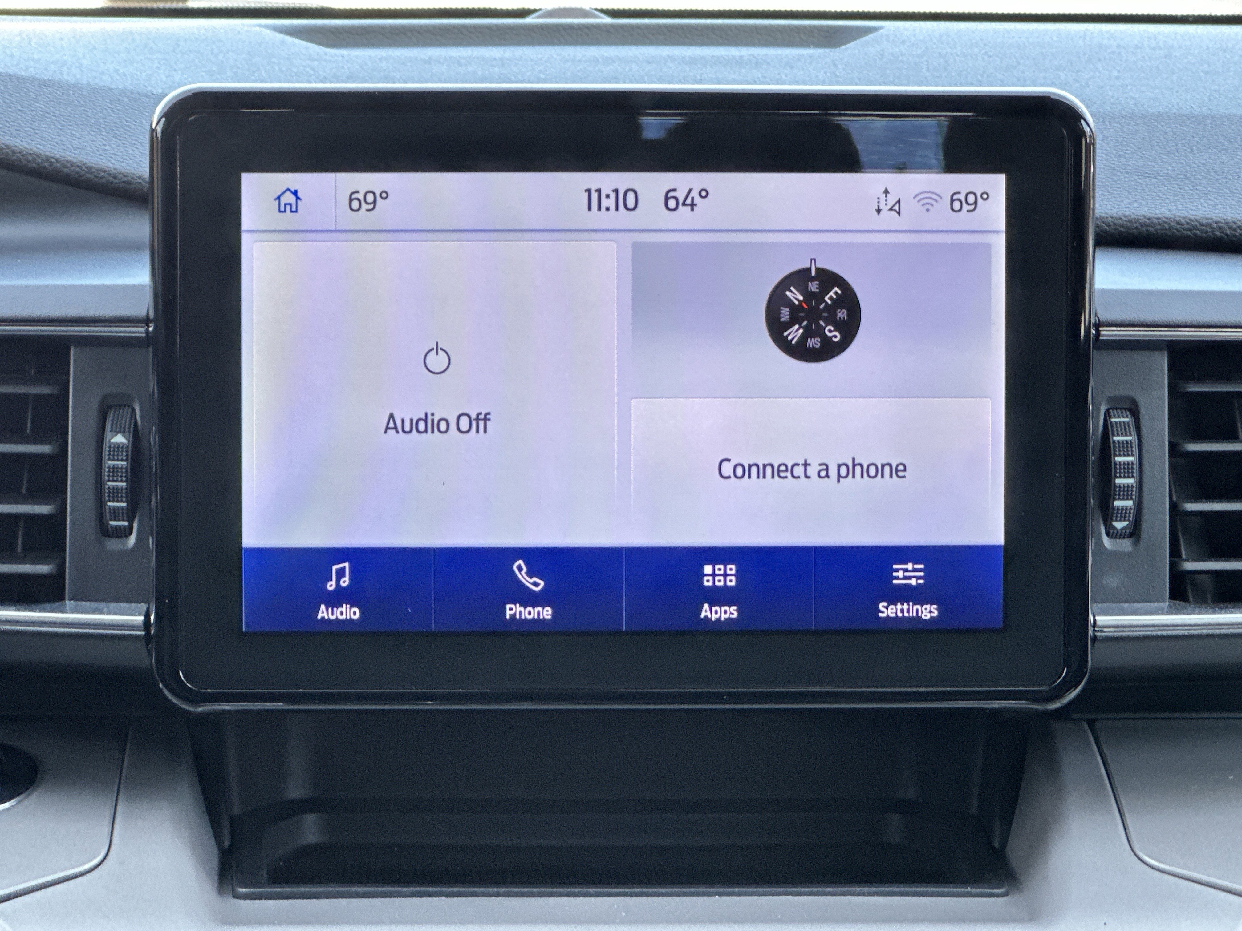 Used 2024 Ford Explorer XLT w/ Equipment Group 202A image 3