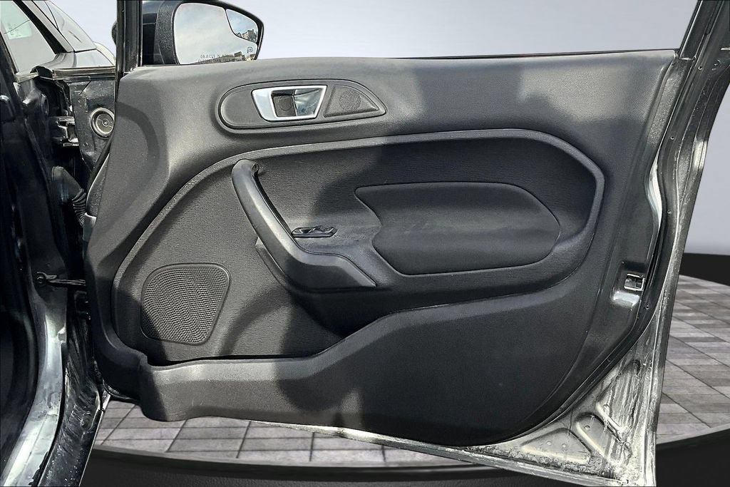 Used 2015 Ford Fiesta SE w/ Comfort Package FWD image 28