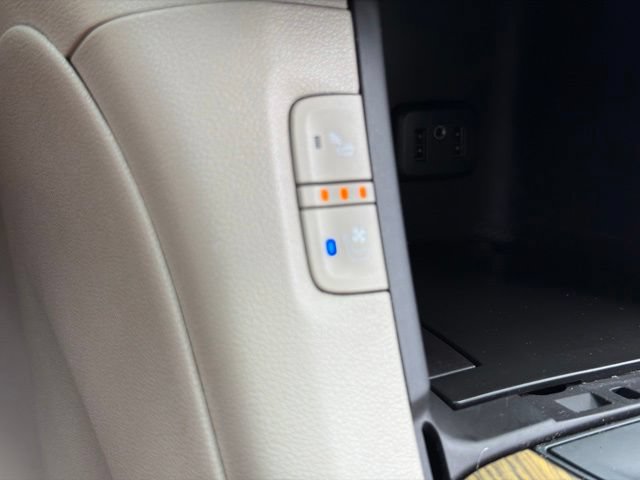 Used 2019 GMC Acadia Denali w/ Technology Package FWD image 29
