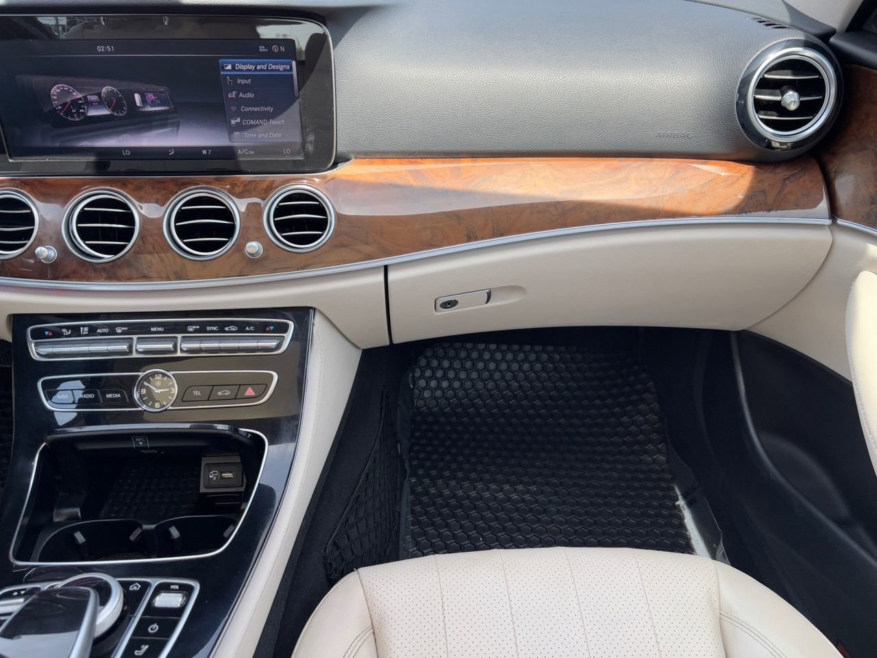 Used 2017 Mercedes-Benz E 400 4MATIC Wagon image 15