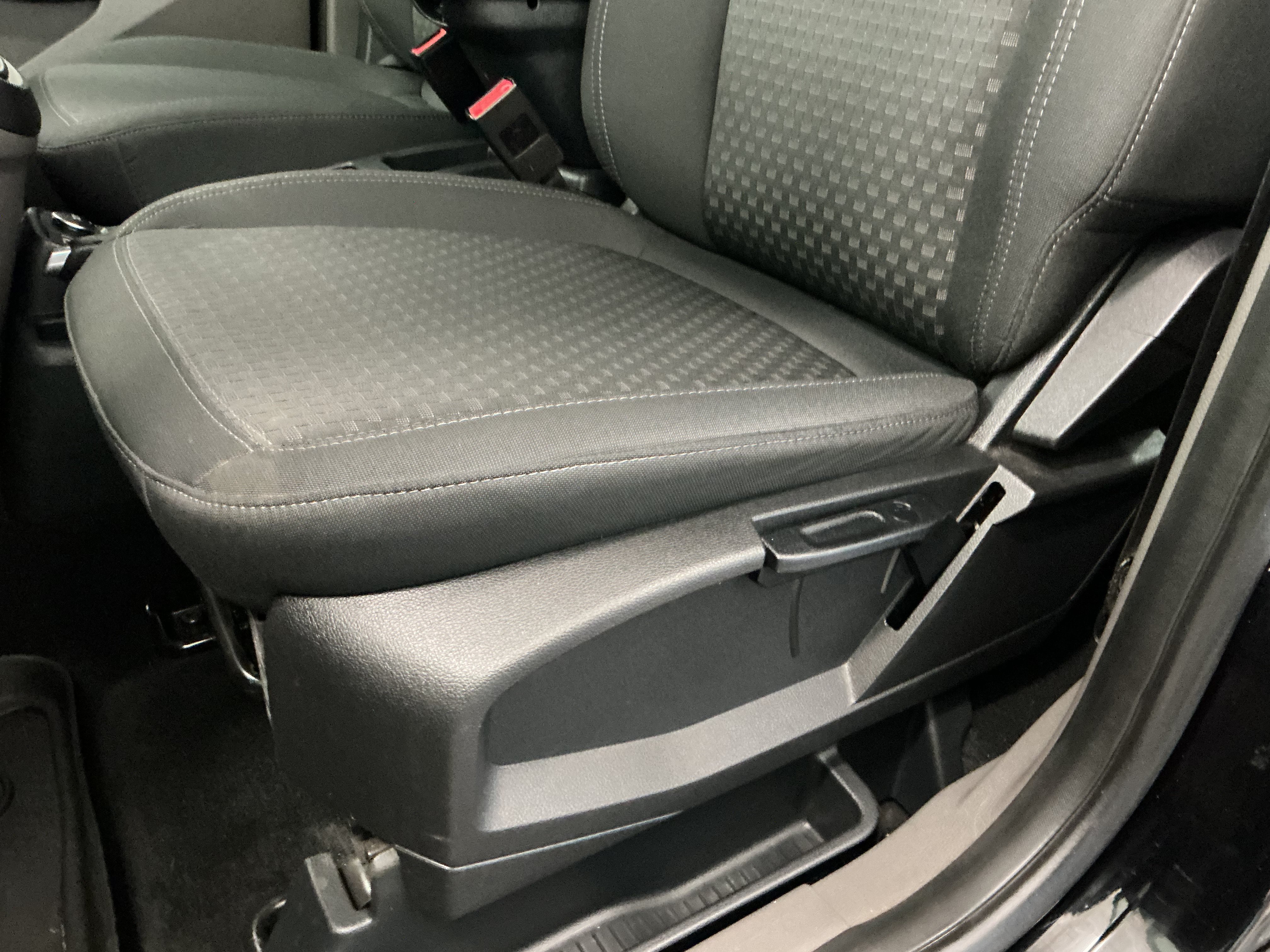 Used 2020 Ford Transit Connect XLT FWD image 17