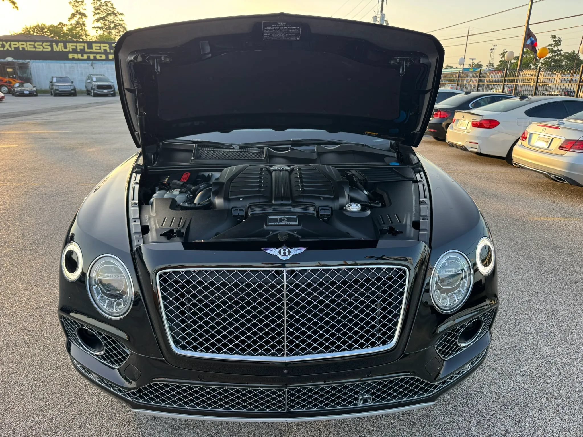 Used 2018 Bentley Bentayga AWD/4WD image 43