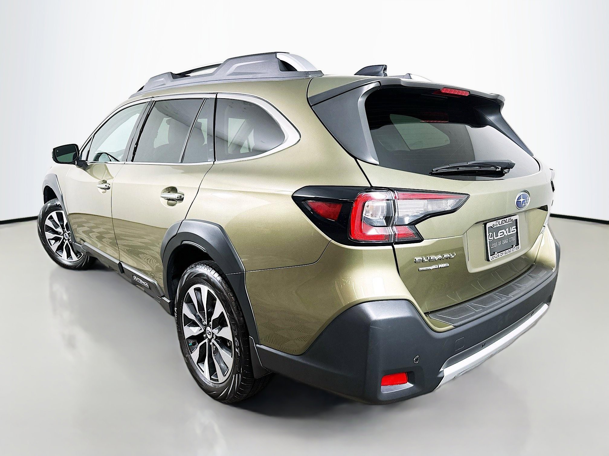 Used 2023 Subaru Outback Touring image 5