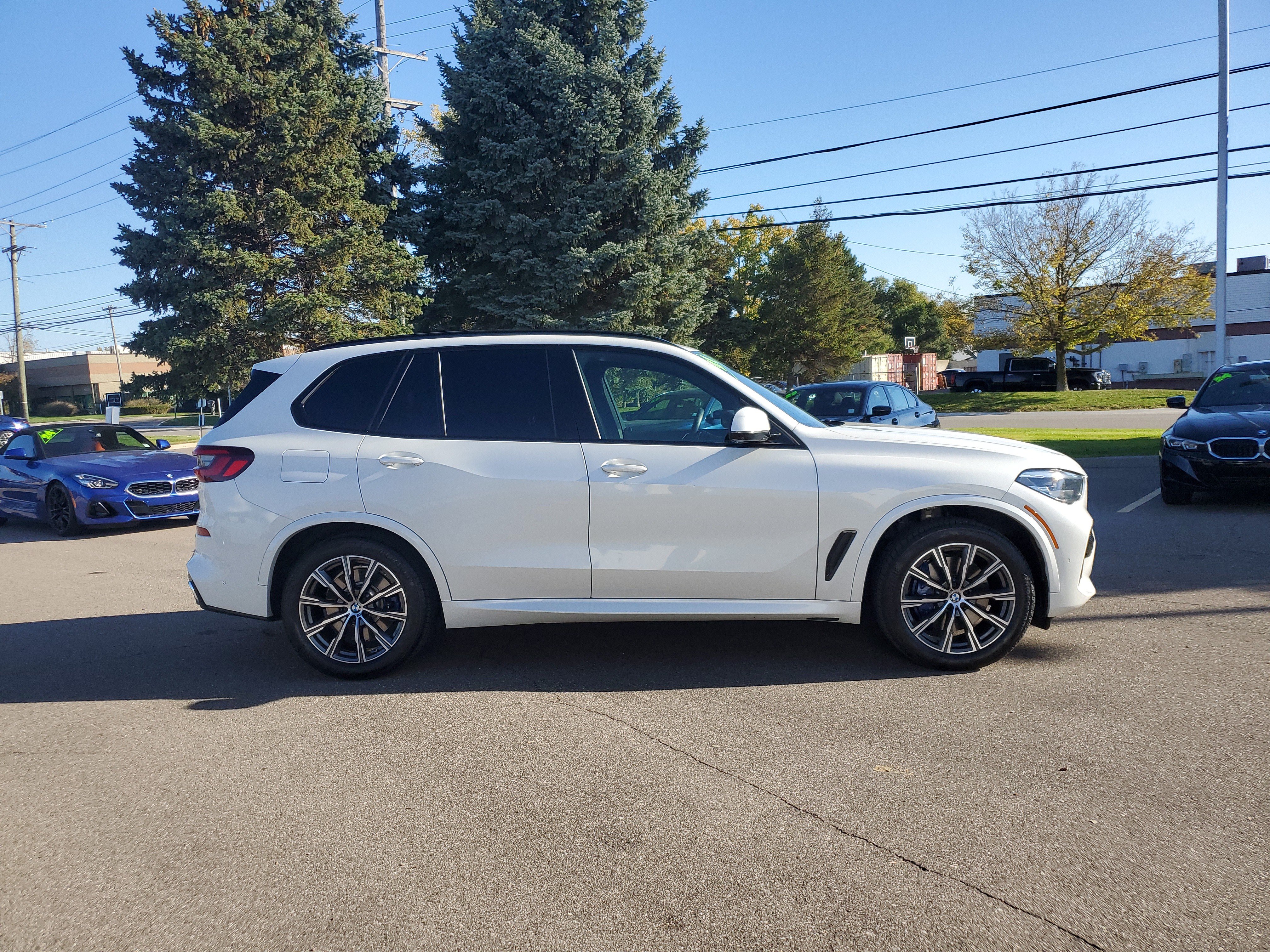Used 2021 BMW X5 xDrive40i w/ M Sport Package AWD/4WD image 6
