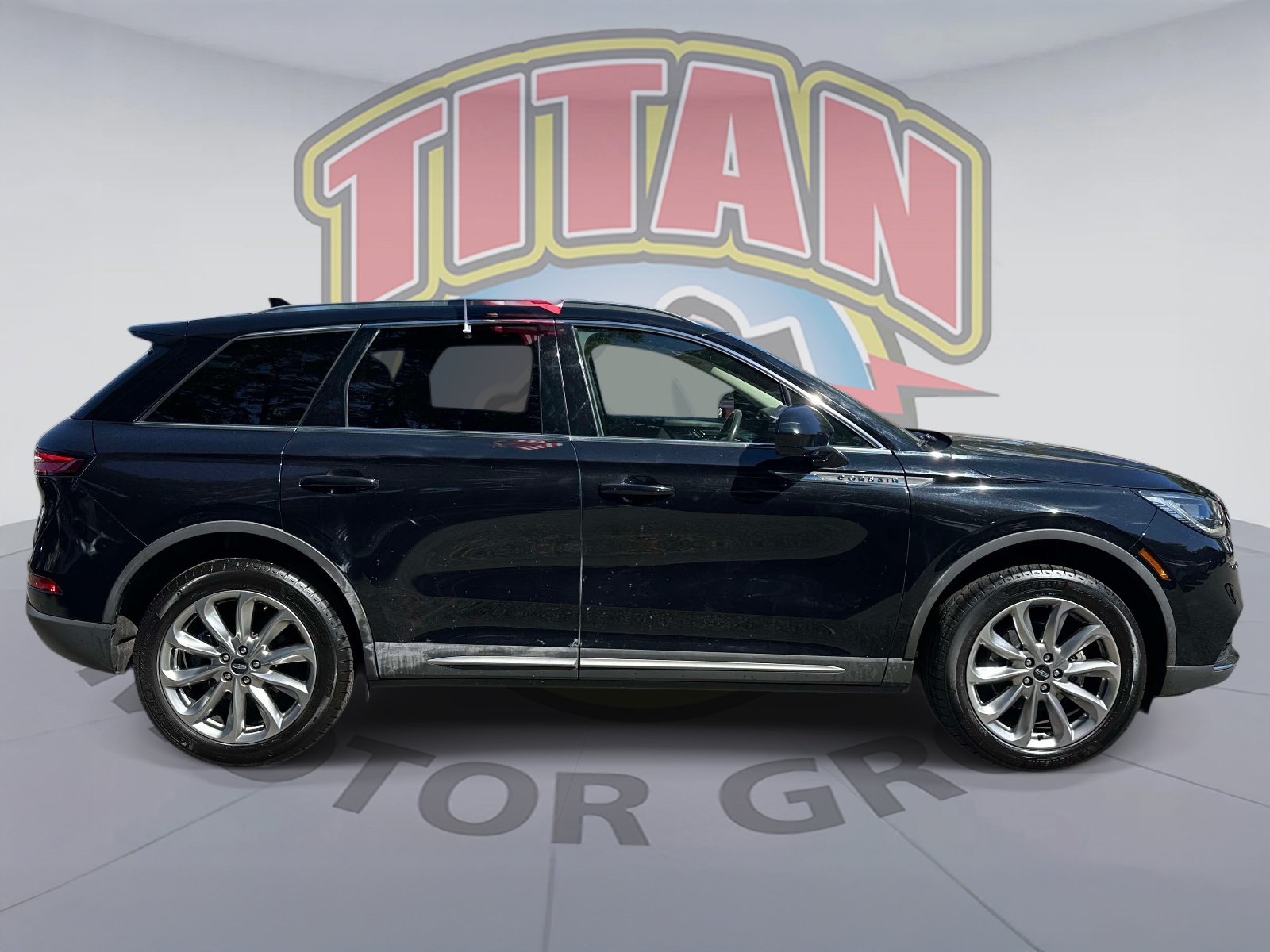 Used 2022 Lincoln Corsair AWD w/ Premium Package image 2