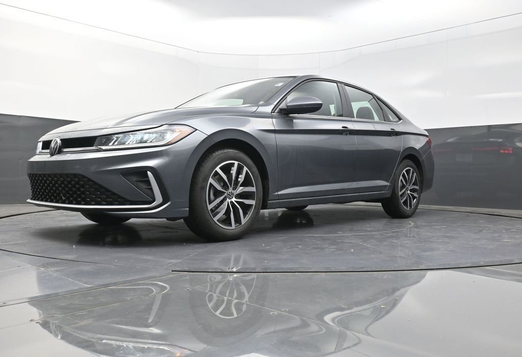Used 2025 Volkswagen Jetta SE image 25
