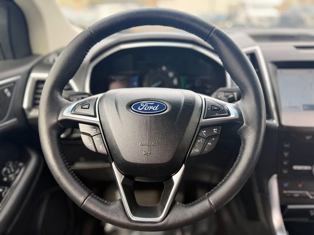 Used 2020 Ford Edge Titanium w/ Equipment Group 301A AWD/4WD image 12