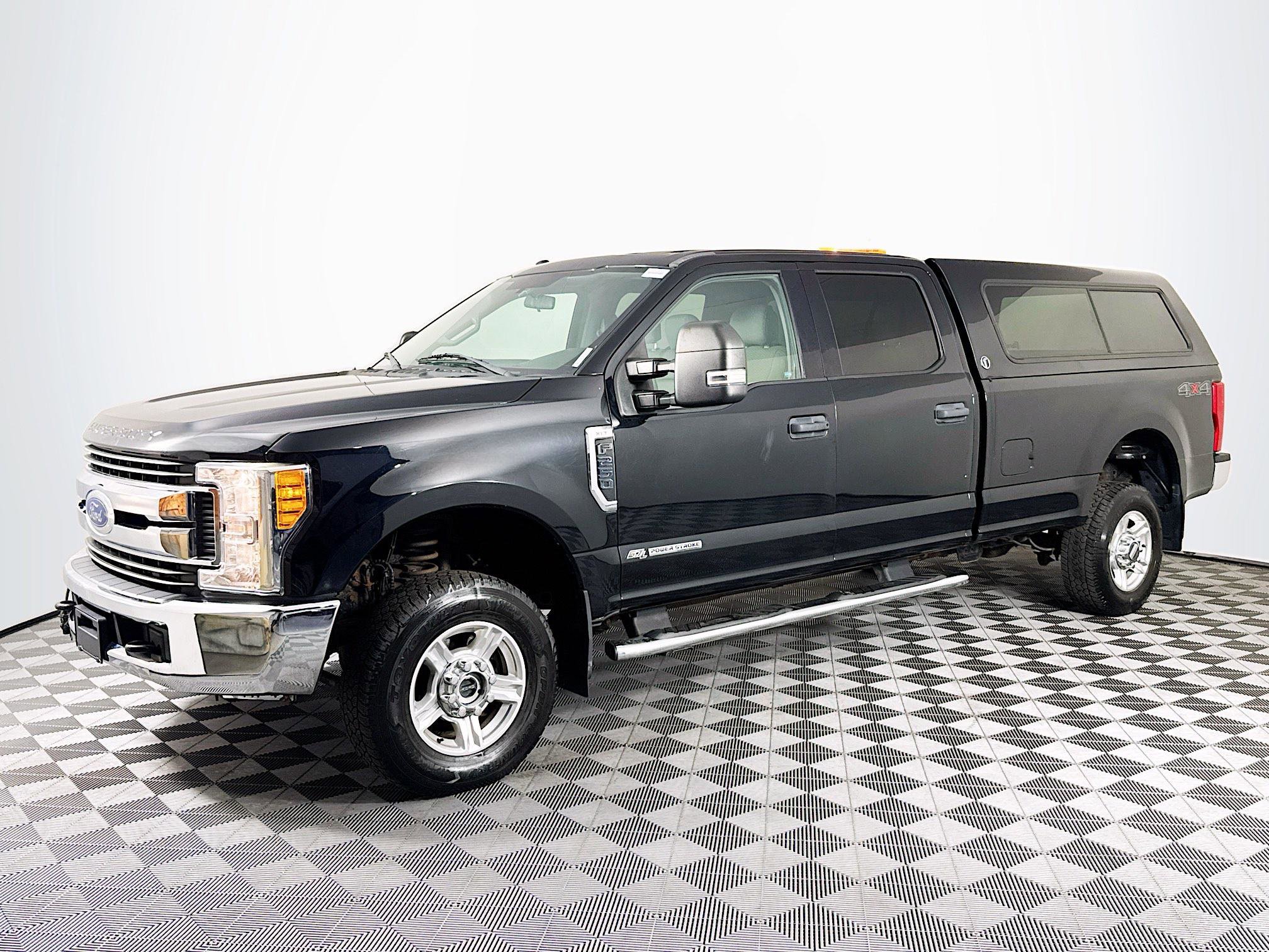 Used 2017 Ford F250 XLT w/ Snow Plow Prep Package image 4